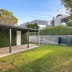 Elegant Queen Room - Nearby Airport - Shared Bathroom