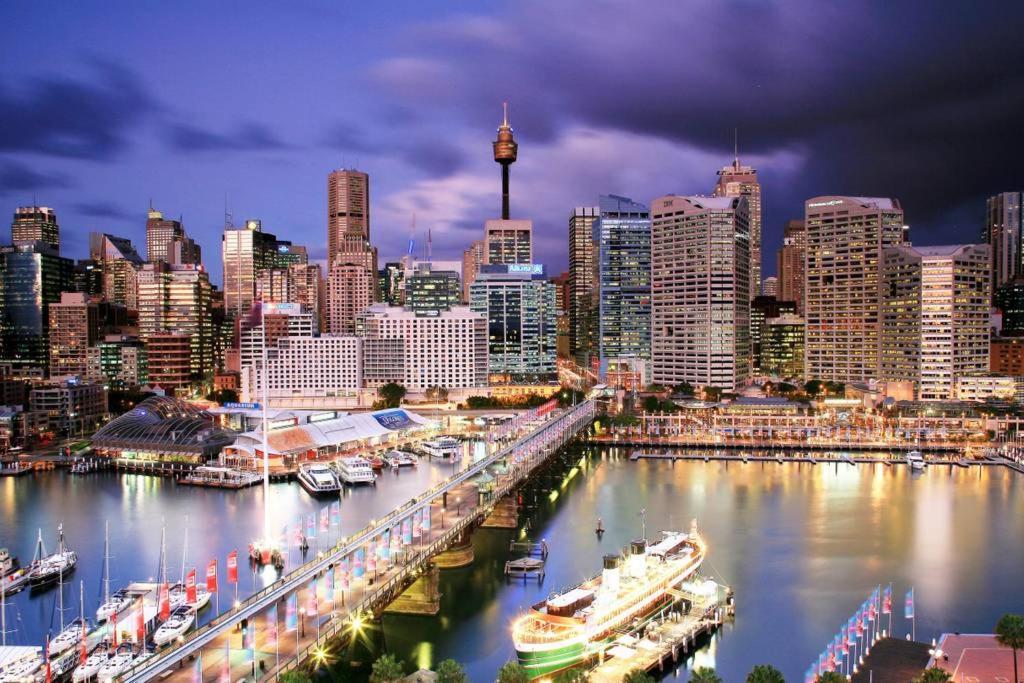 Elegant Queen - Nearby Airport - Shared Bathroom Guest house Sydney