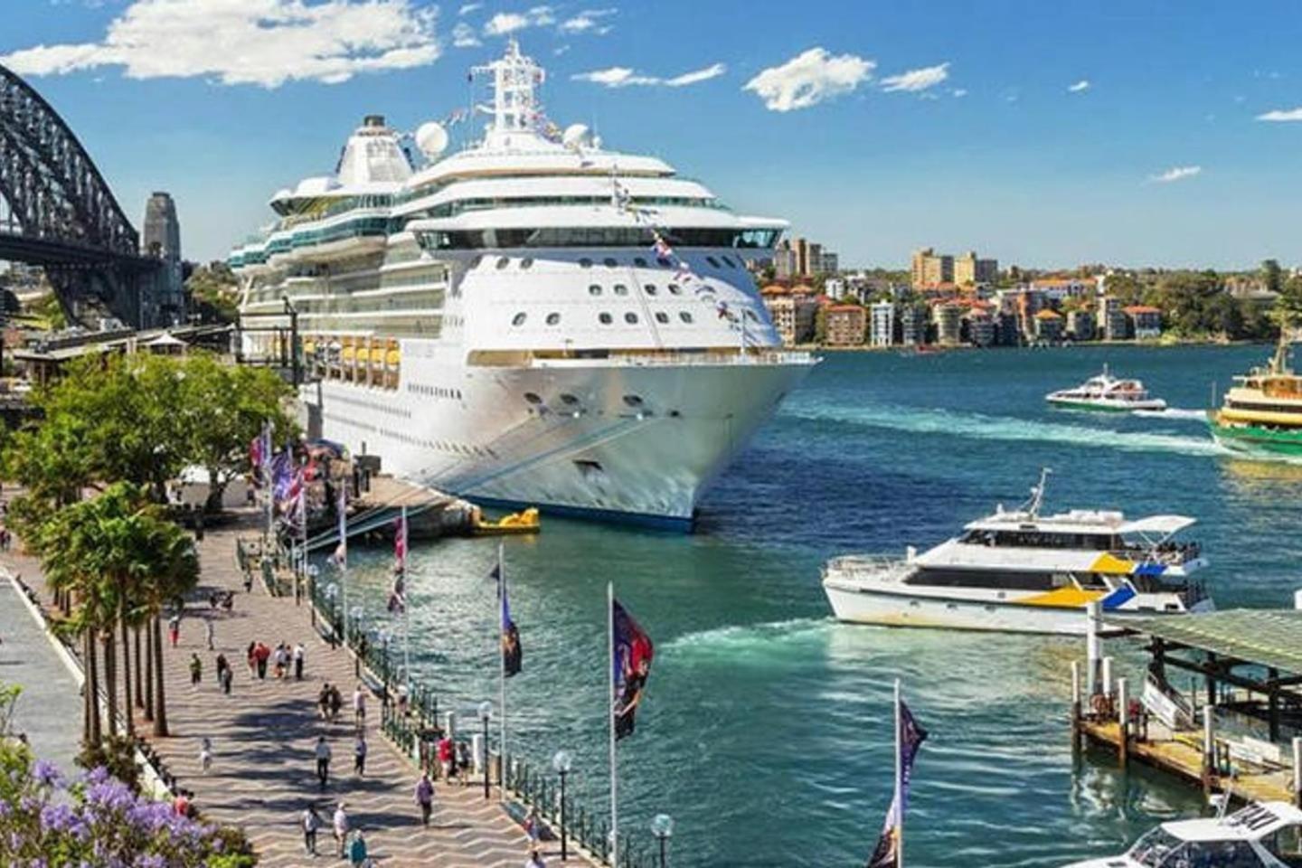 Elegant Queen - Nearby Airport - Shared Bathroom * Sydney